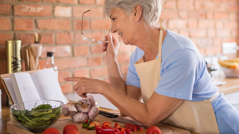 Miért eltérőek az idősek táplálkozási igényei?
